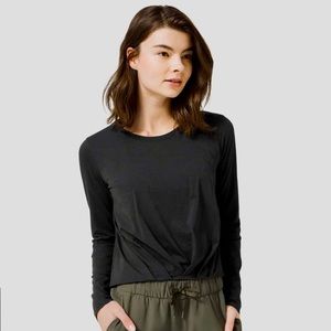 Womens size 8 Lululemon Pleats and Thank you black  Long Sleeve/yoga/barre/dance